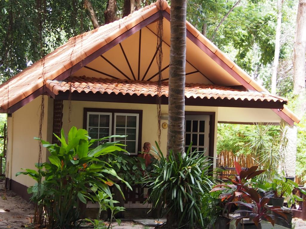 Harry'S Bungalows Mae Nam Exterior photo